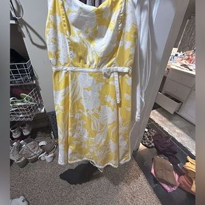 yellow dress